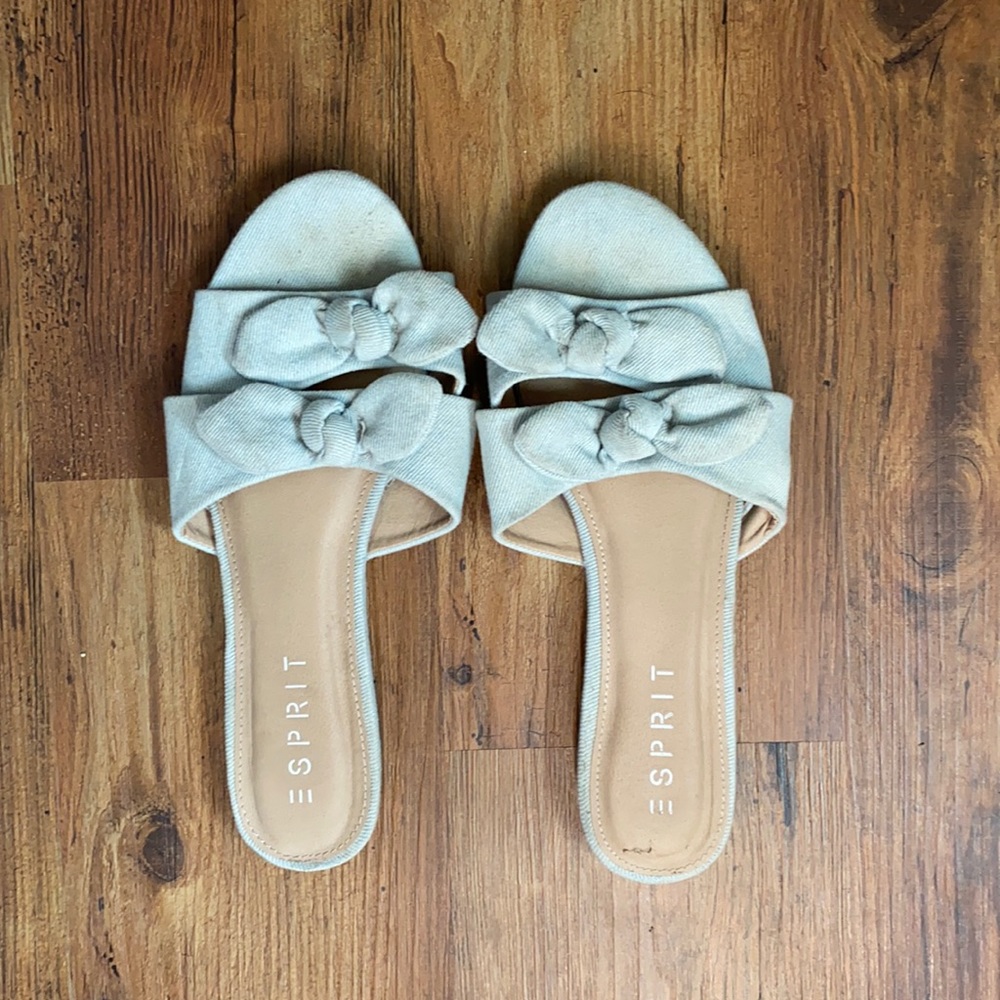 ✨Slightly worn, denim slide sandals.